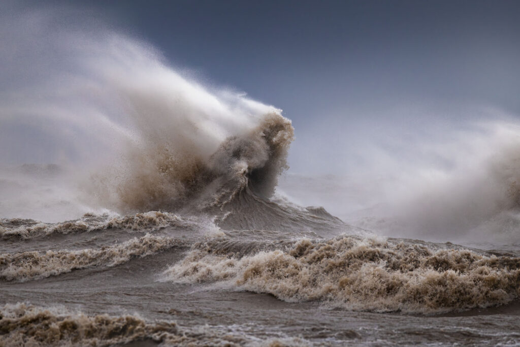 roaring waves form the shape of an alligator chomping down